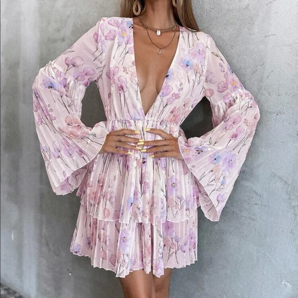 Pink deep v floral dress - Picture 4 of 4